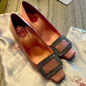 Roger Vivier new without tag size 38 pink satin